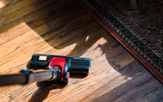 Când praful câștigă teren în casă, e timpul să schimbi strategia de curățenie
