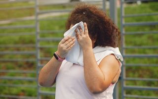 Transpirație excesivă vara: cauze și soluții. Când este normală și când trebuie să mergi la medic
