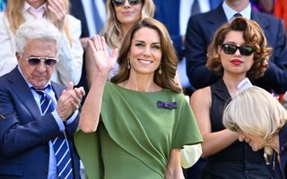 Kate Middleton, ovaționată la Wimbledon 2026. Apariția elegantă a Prințesei de Wales, alături de William și copiii lor, a cucerit publicul