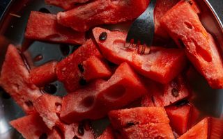 Ce să faci cu pepenele rămas. Idei simple și delicioase ca să nu îl arunci