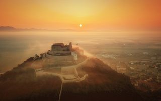 Cetatea Devei: istorie, legende, acces și ce poți vedea la una dintre cele mai spectaculoase fortificații din Transilvania
