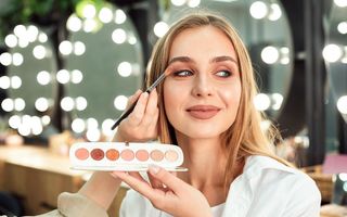 Ce diferă între machiajul care rezistă și cel care se mută după două ore: analiza produselor de bază