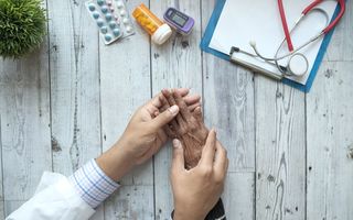 Când ar trebui să mergi la un medic geriatru. Semnele că ai nevoie de o evaluare