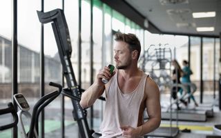 Energizante sau cofeină: ce este mai nociv pentru organism și cât este prea mult