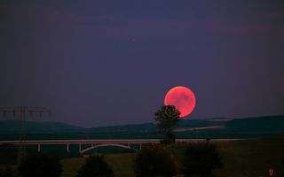 Eclipsa din Pești schimbă destine. Ce înseamnă pentru fiecare zodie eclipsa de Lună din 28 august 2026
