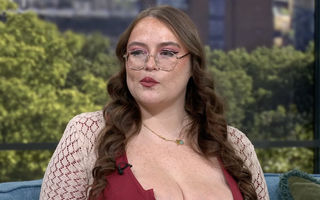 Sânii ei au ajuns la 27 de kilograme și nu se opresc din creștere. Cum arată femeia care suferă de macromastie