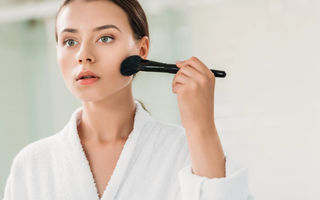 Machiajul de toamnă care te face să pari odihnită. Trucurile care schimbă fața în 10 minute