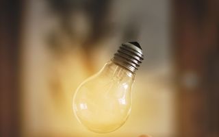 Horoscop 15 octombrie: Leii primesc o veste care le schimbă ziua, Capricornii fac un pas mare