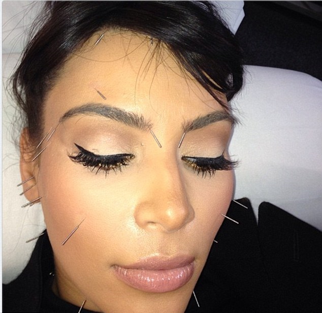 Kim Kardashian afiseaza o silueta subtire dupa cea de a doua sarcina - zap