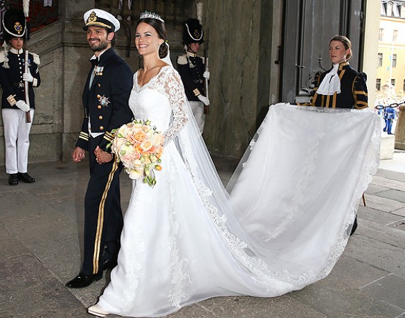 Rochia de mireasă. Dantela, alegerea prinţeselor pentru nunţile regale!