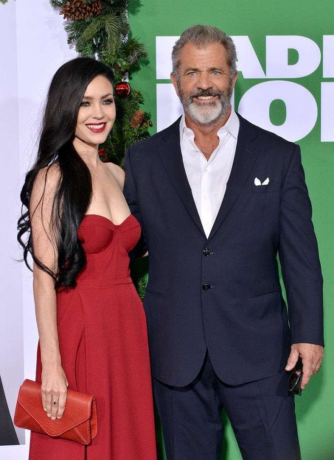 Mel Gibson, un tip norocos: Iubita lui cu 34 de ani mai tânără, arată senzaţional