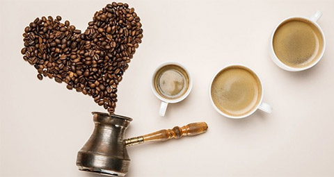 Ți-e dor de ieșirile la cafea? Învață să faci acasă cele mai bune cafele: 3 rețete celebre