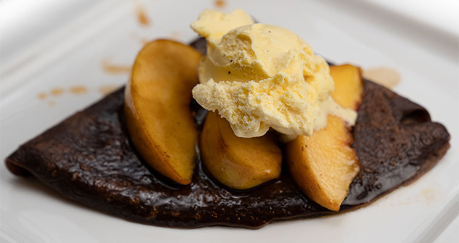 Cele mai bune clătite din lume! Rețeta de clătite cu piersici caramelizate în vin Cele mai bune clătite din lume! Rețeta de clătite cu piersici caramelizate în vin