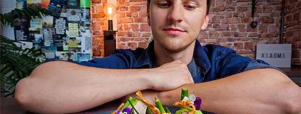 #ShowYourStyle Rețetă fine dining - mușchiuleț de porc în crustă verde by Chef Cristian Boca #ShowYourStyle Rețetă fine dining - mușchiuleț de porc în crustă verde by Chef Cristian Boca