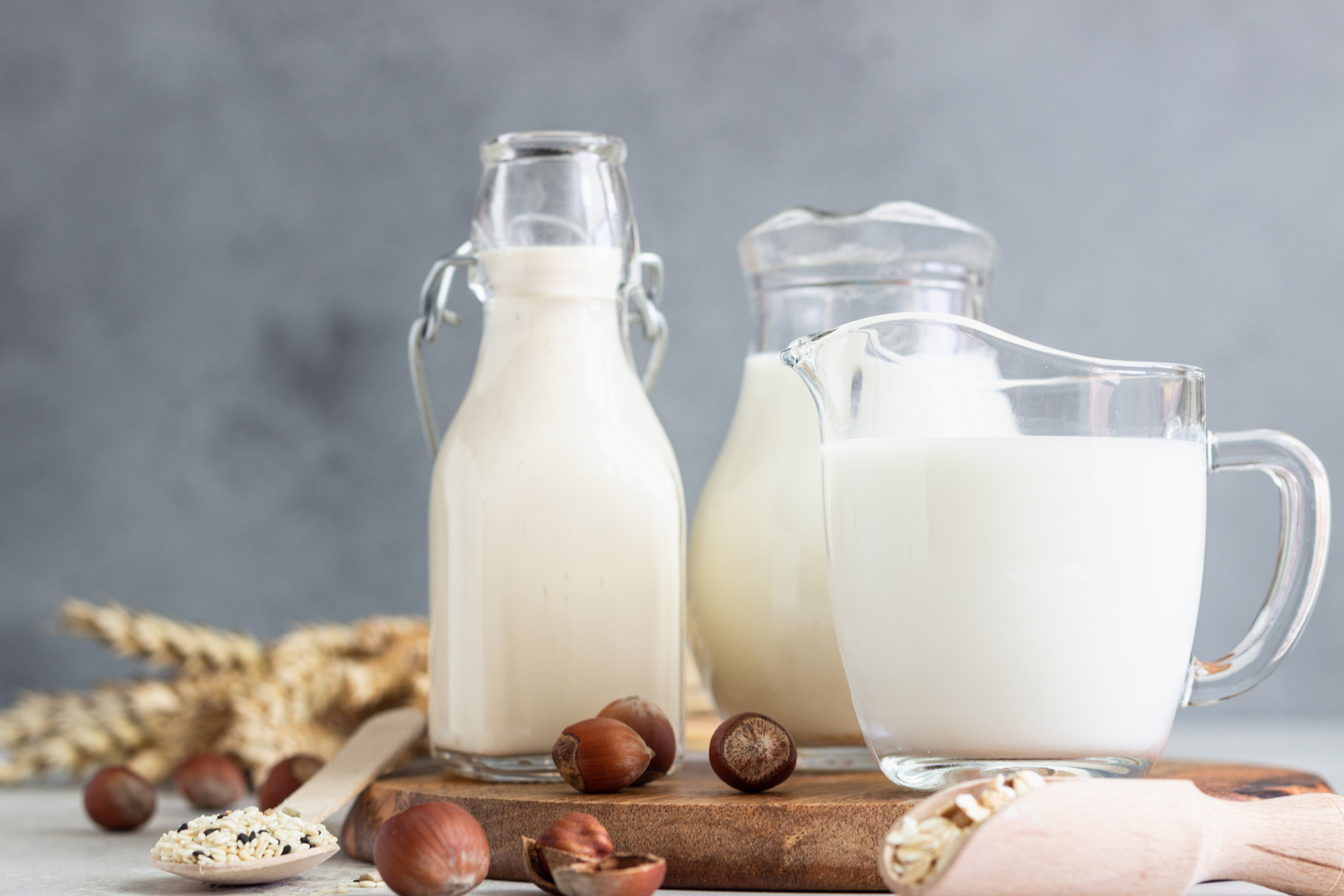 Растительное молоко можно в пост. Молочная продукция. Молоко и молочные продукты. Молочные изделия. Нежирное молоко.