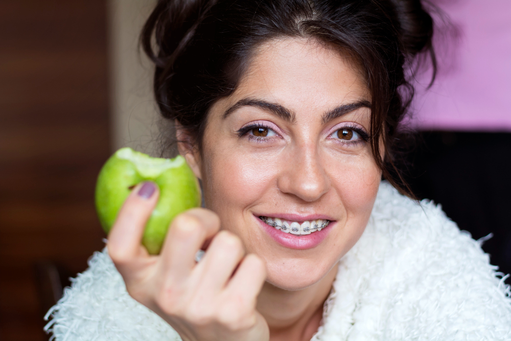 Trebuie să renunți la gustările preferate dacă porți aparat dentar? Află cum poți avea o dietă sănătoasă în timpul tratamentului ortodontic – Sănătate > Stomatologie Trebuie să renunți la gustările preferate dacă porți aparat dentar? Află cum poți avea o dietă sănătoasă în timpul tratamentului ortodontic – Sănătate > Stomatologie